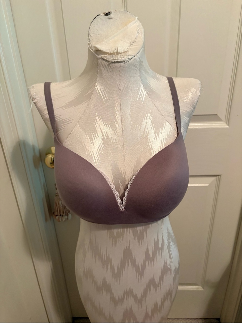 Victoria's Secret Mauve Lace-Trim 36D  Bra